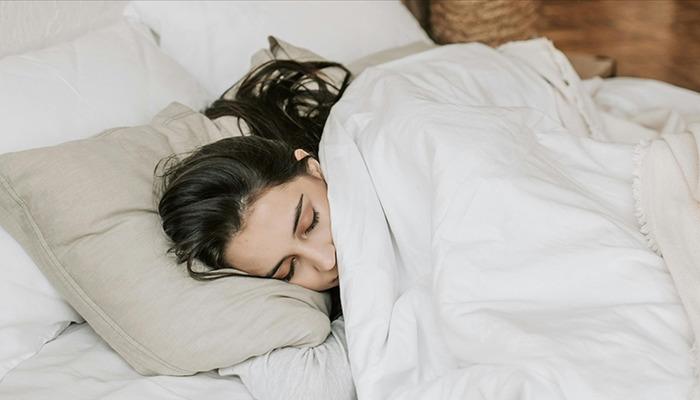 Gece uykusu insan hayatını kurtarabilir! Günde 6 saatten daha az uyuyanlar dikkat çekenler: Kanser olabilirsiniz …
