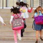 Bir okul çantası satın almadan önce, bunlara dikkat edin: uzmandan ebeveynlere eleştirel bildirimler! Öğrenci okul çantası omurgayı tehdit ediyor …