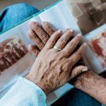 Alzheimer’daki bu semptomlara dikkat edin: “Bu, günlük yaşamdaki değişikliklerin bir aleti olabilir”