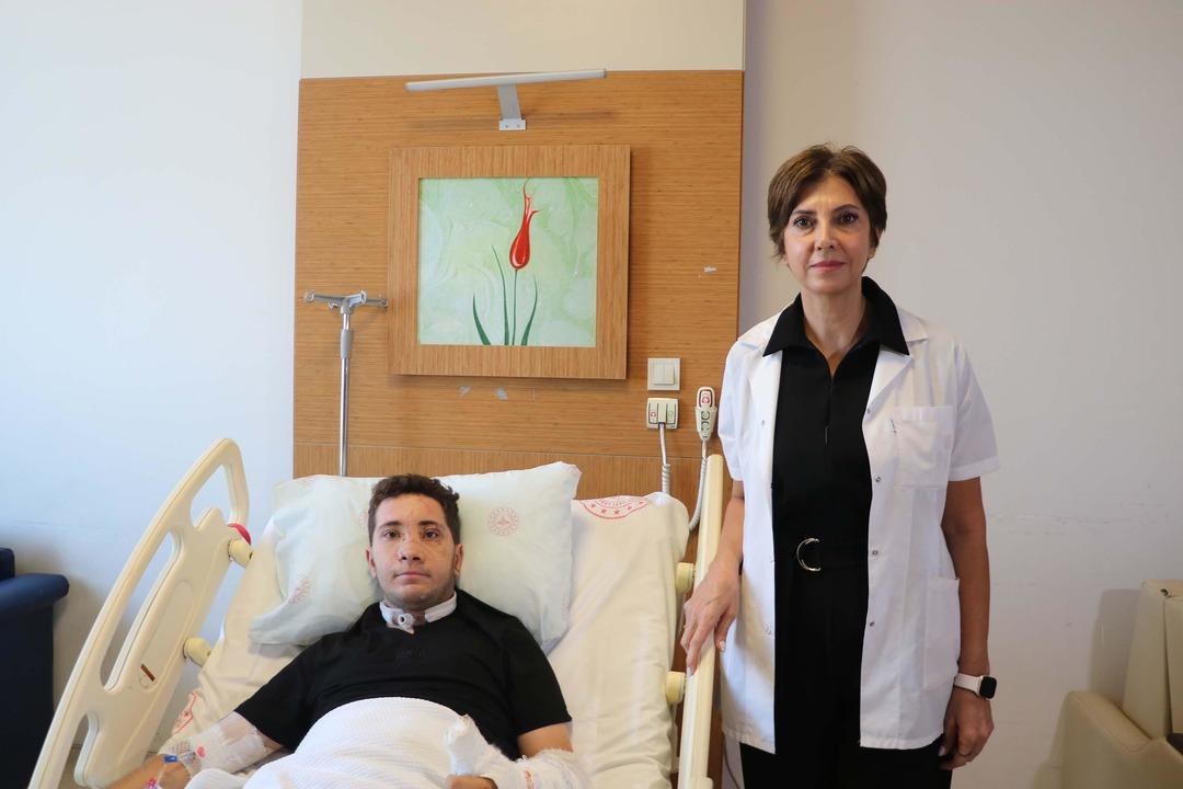 Izmir'de Mucize Kurtuluş ... Yüzde 90 ölüm riski vardı: kazada genç burun, hayata geçen genç adam 4 tutuldu 4