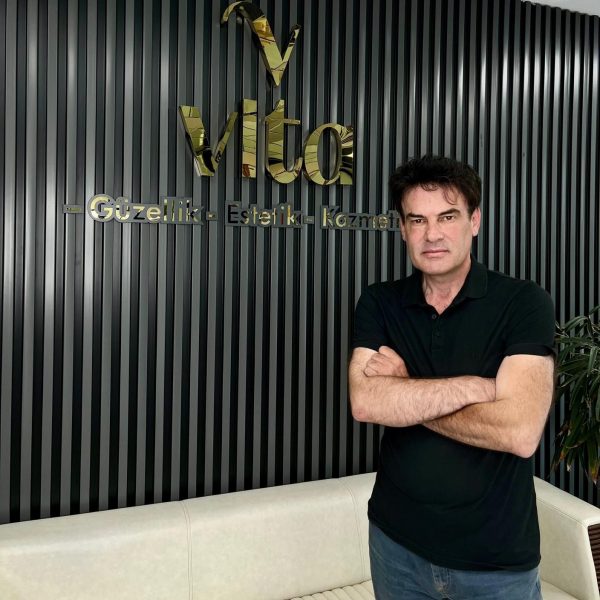 Op. Dr. Murat Acar ile Gıdı Liposuction: Çene Altı Hattında Estetik ve Belirgin Kontur